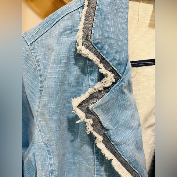 Z. Cavaricci Women’s Distressed Blue Blazer - Picture 3 of 4